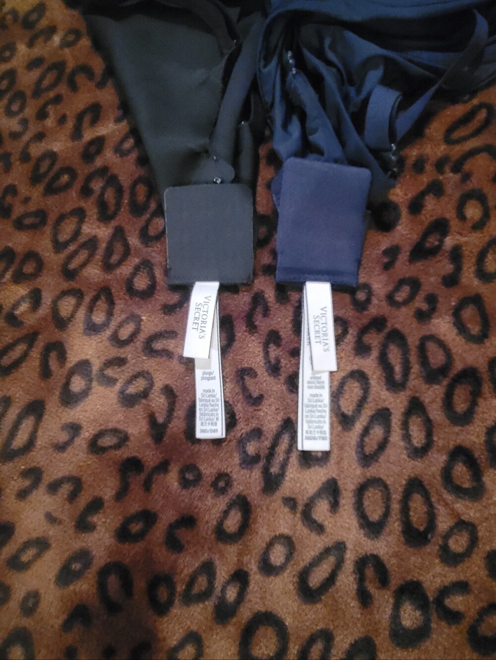 Women’s Underwire Bra Set - Black and Navy - Picture 5 of 6